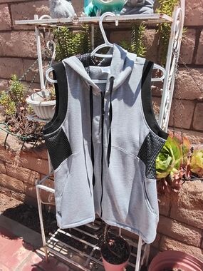 Jockey Light Gray and Black Sleeveless Hooded Shirt Jacket